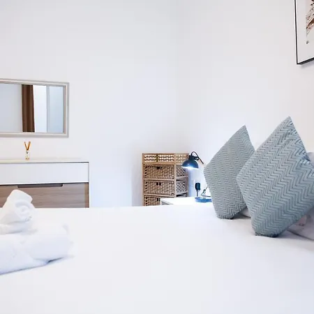 Center By Arco Collection