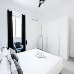 Center By Arco Collection Valletta
