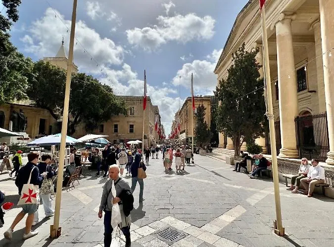 Center By Arco Collection Valletta