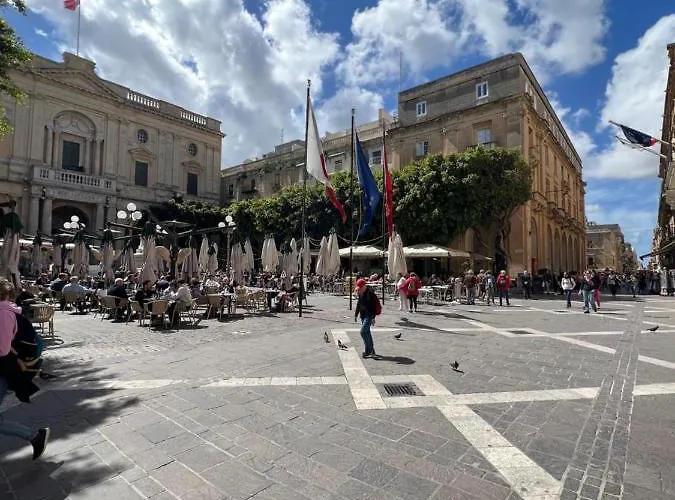 Center By Arco Collection Valletta