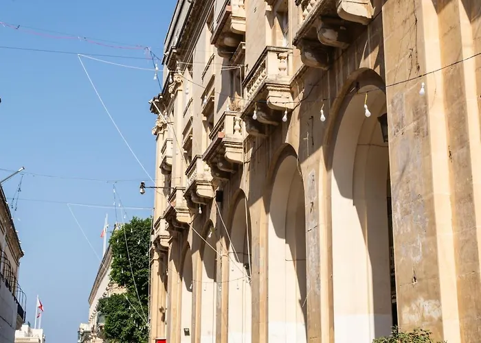 Center By Arco Collection Valletta